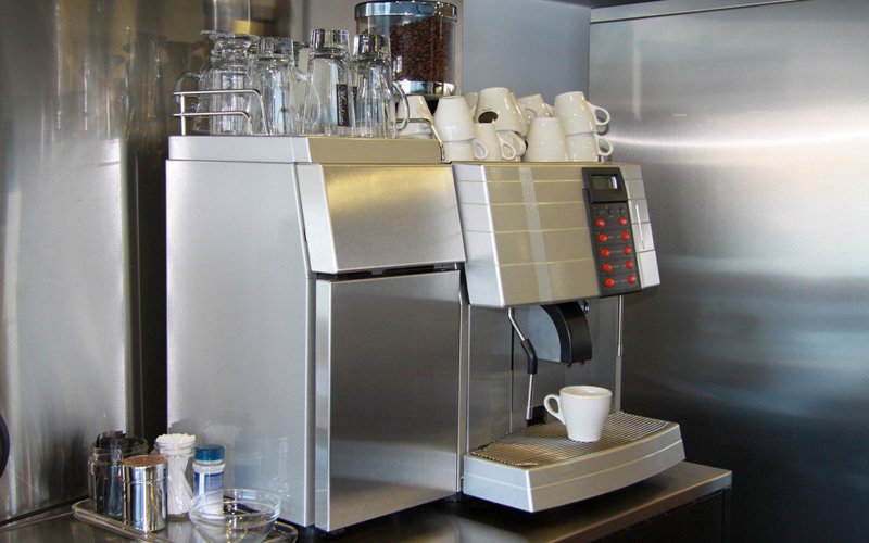 Automatischer kaffeevollautomat ablage
